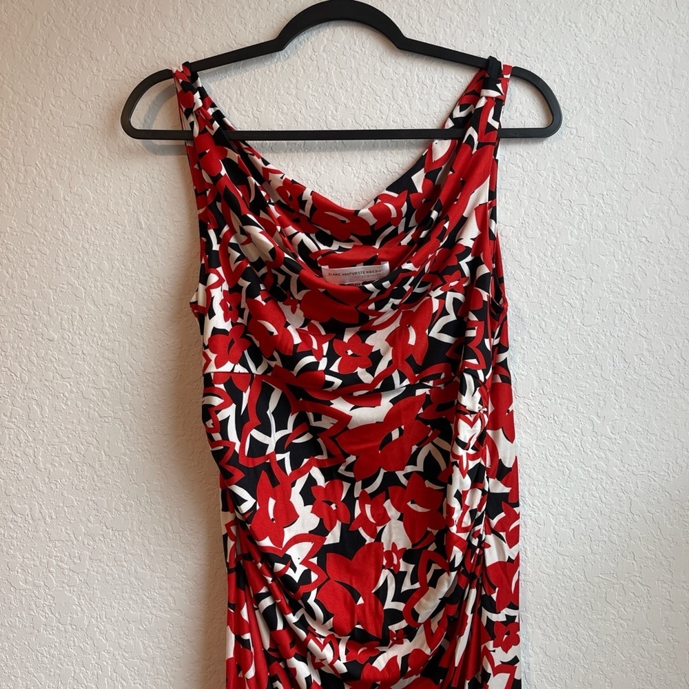 DVF Maternity: Floral Silk Dress - Picture 2 of 5